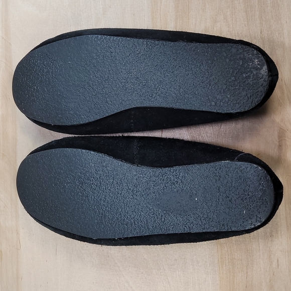 Minnetonka Moccasin Black Women's Slippers - Picture 9 of 10